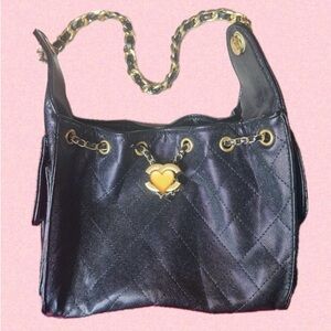 🩷Valentine Special!!🩷
Chic Black Quilted Shoulder Bag with Gold Chain